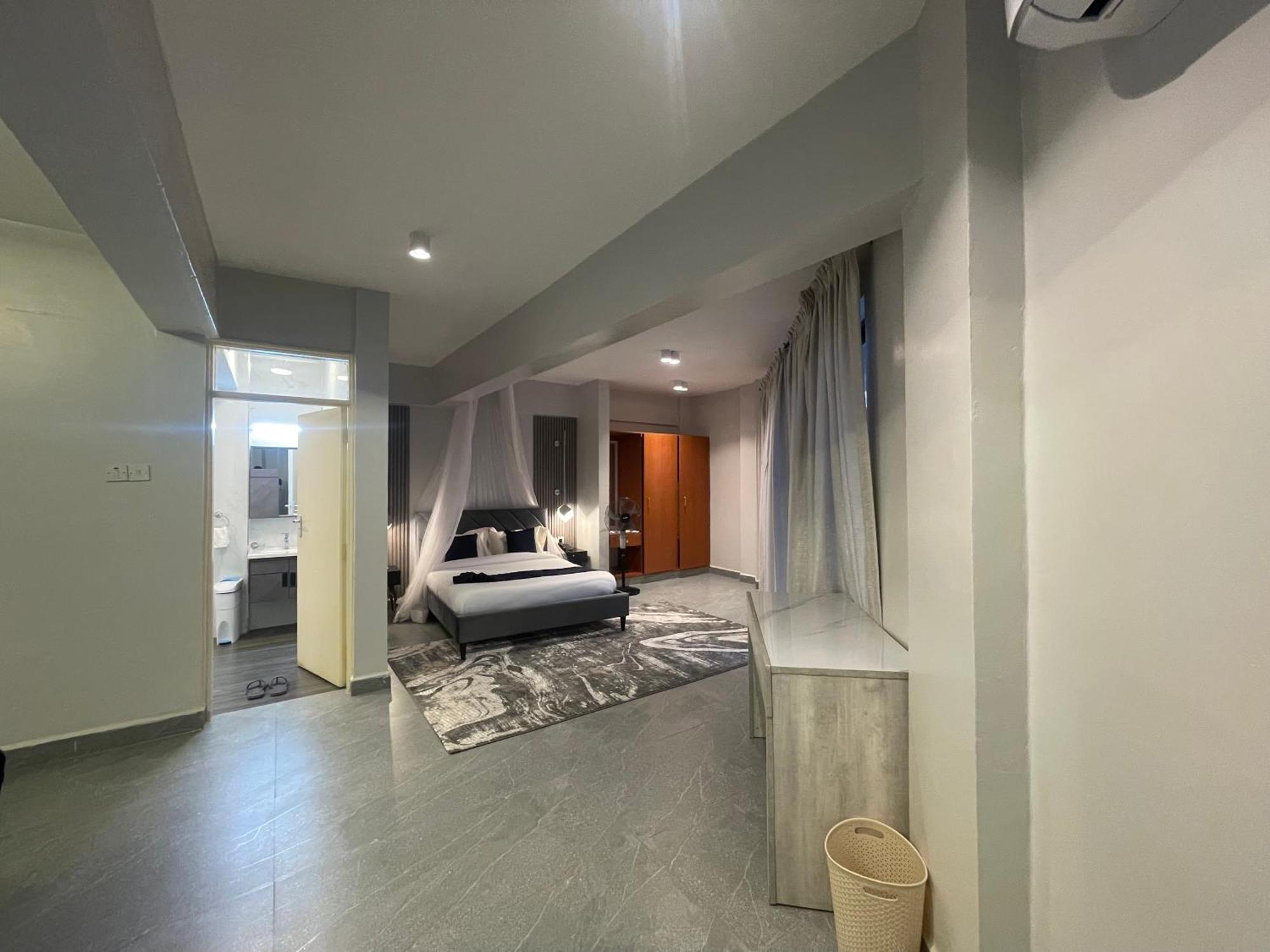 Iman Hotel Isiolo Bagian luar foto
