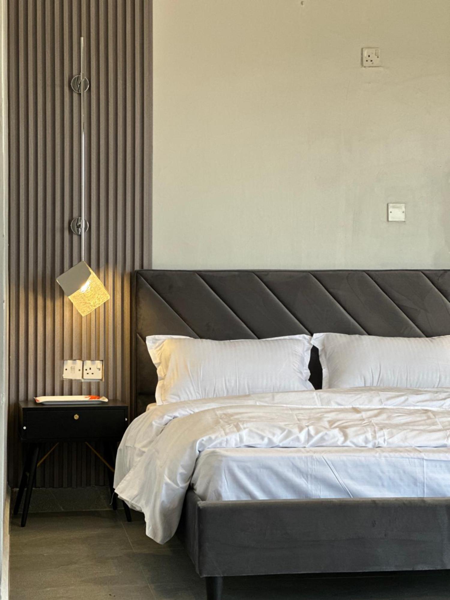 Iman Hotel Isiolo Bagian luar foto
