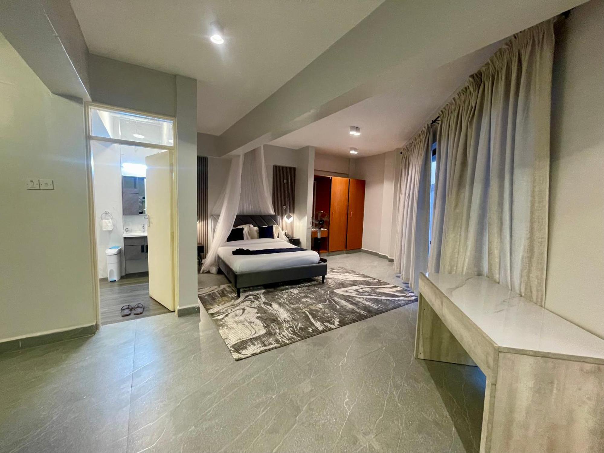 Iman Hotel Isiolo Bagian luar foto