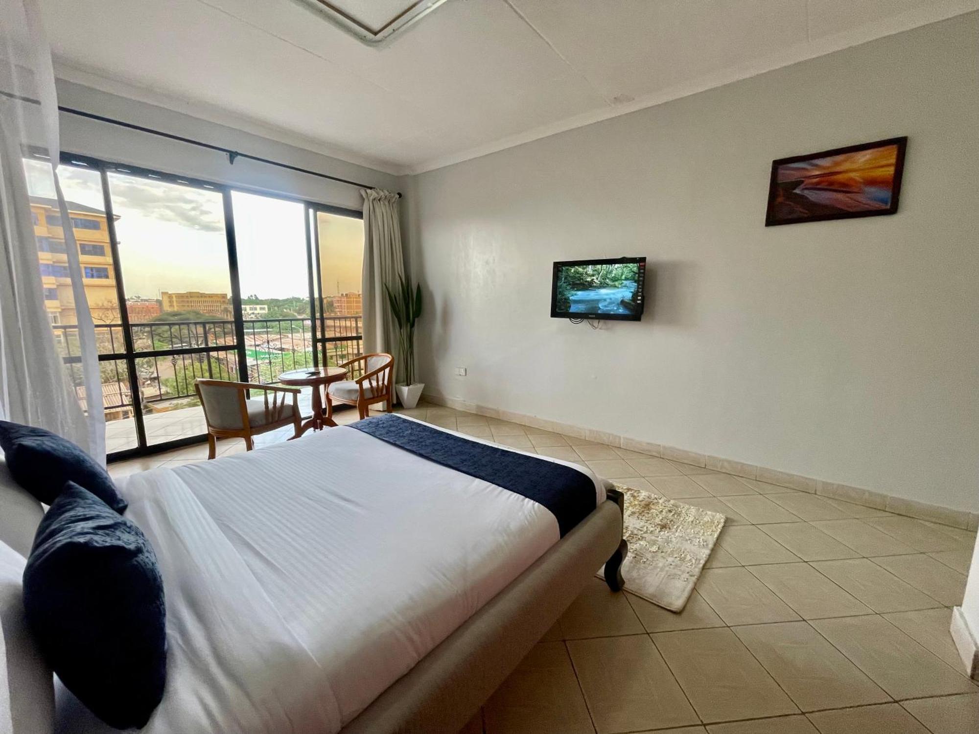 Iman Hotel Isiolo Bagian luar foto