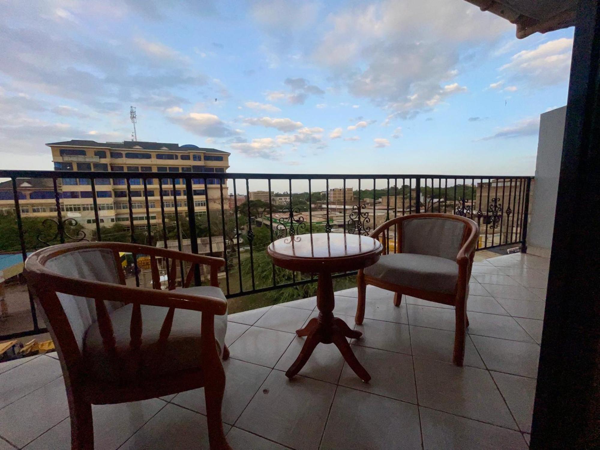 Iman Hotel Isiolo Bagian luar foto