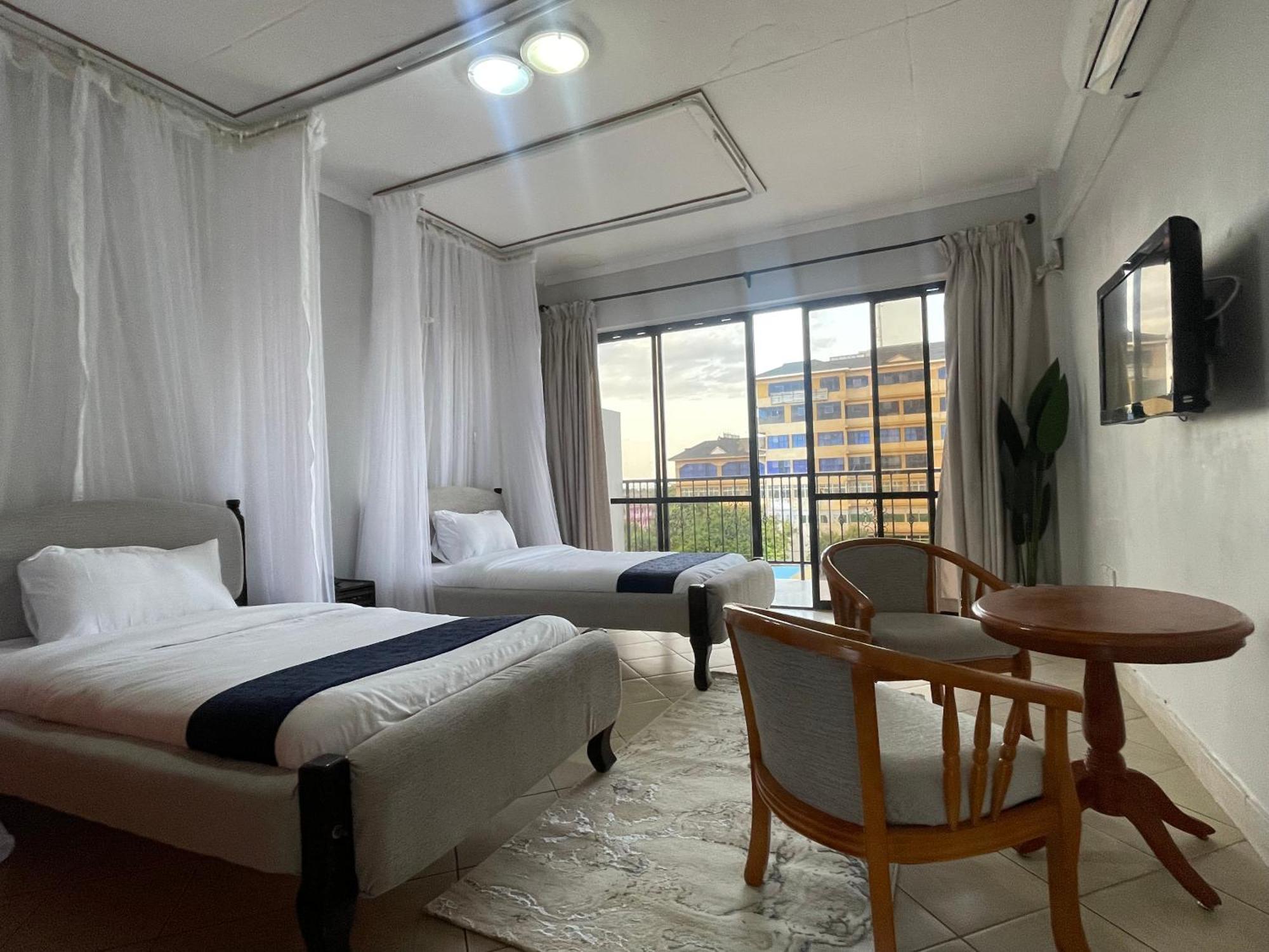 Iman Hotel Isiolo Bagian luar foto