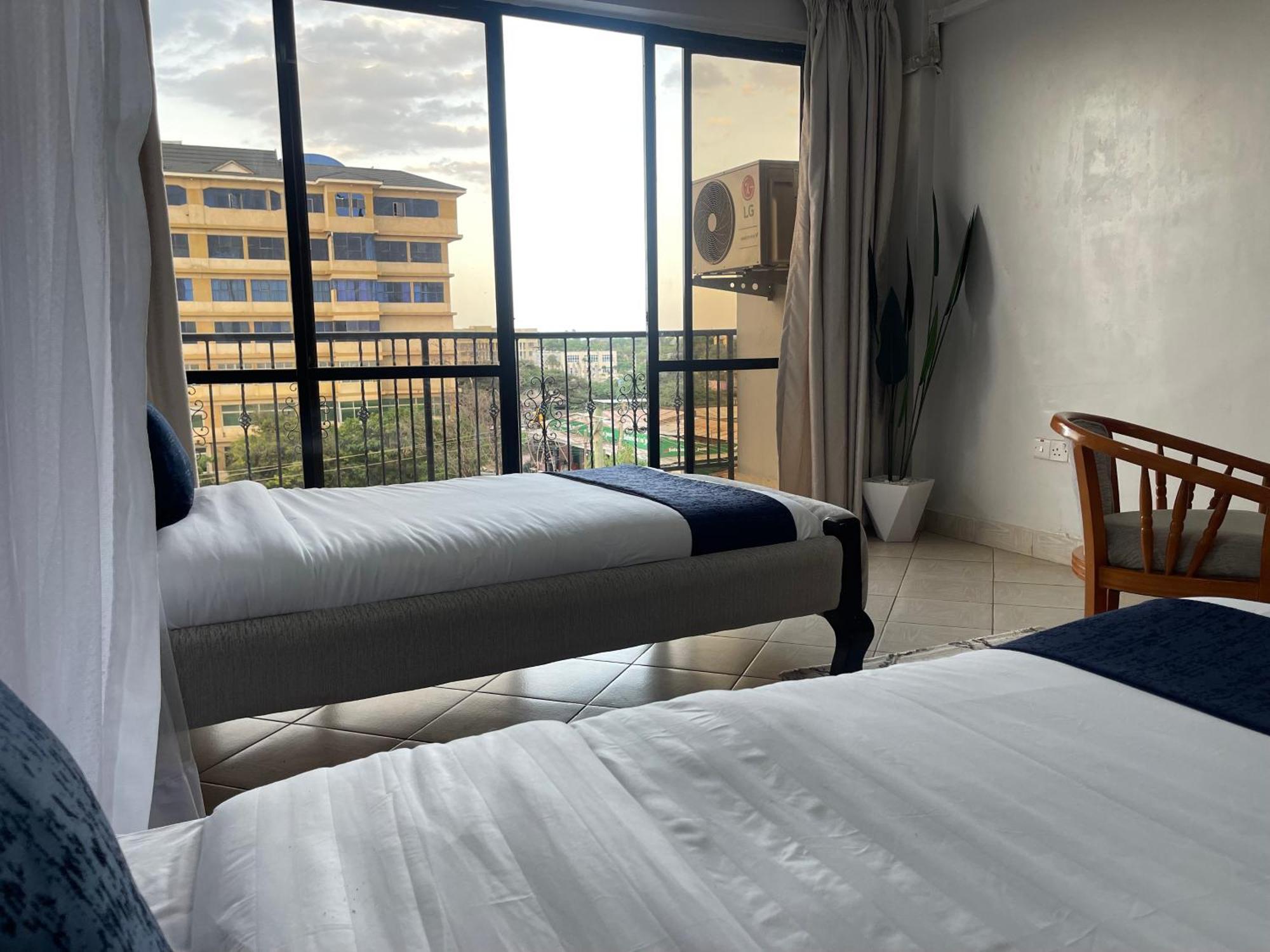 Iman Hotel Isiolo Bagian luar foto