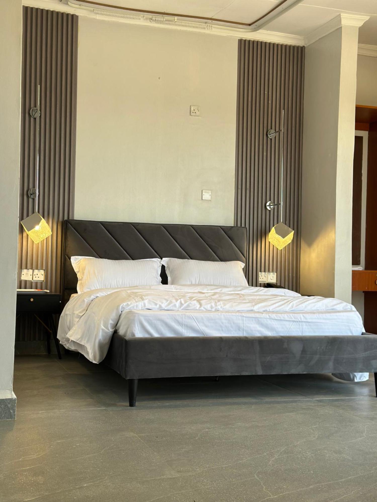 Iman Hotel Isiolo Bagian luar foto