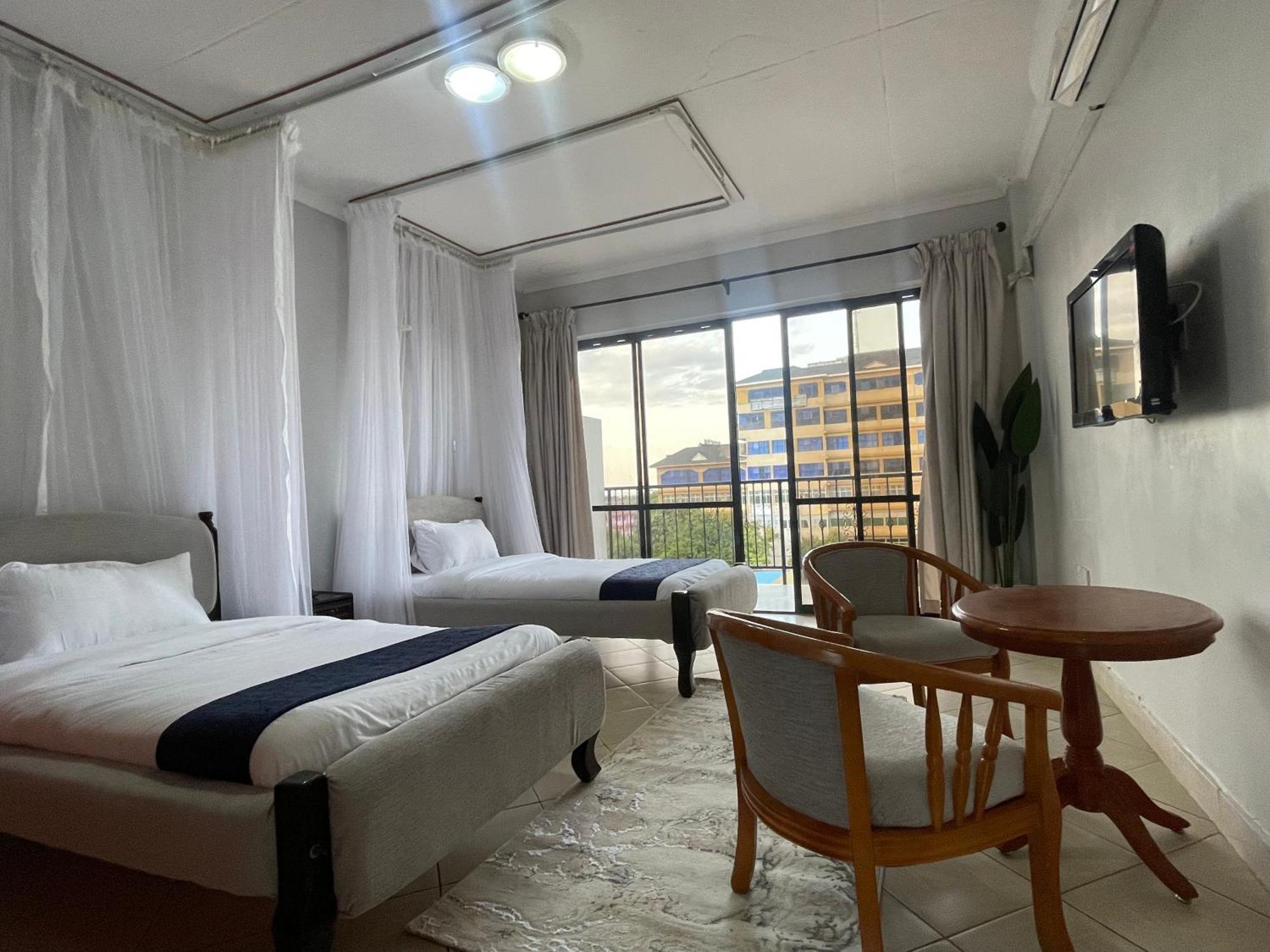 Iman Hotel Isiolo Bagian luar foto