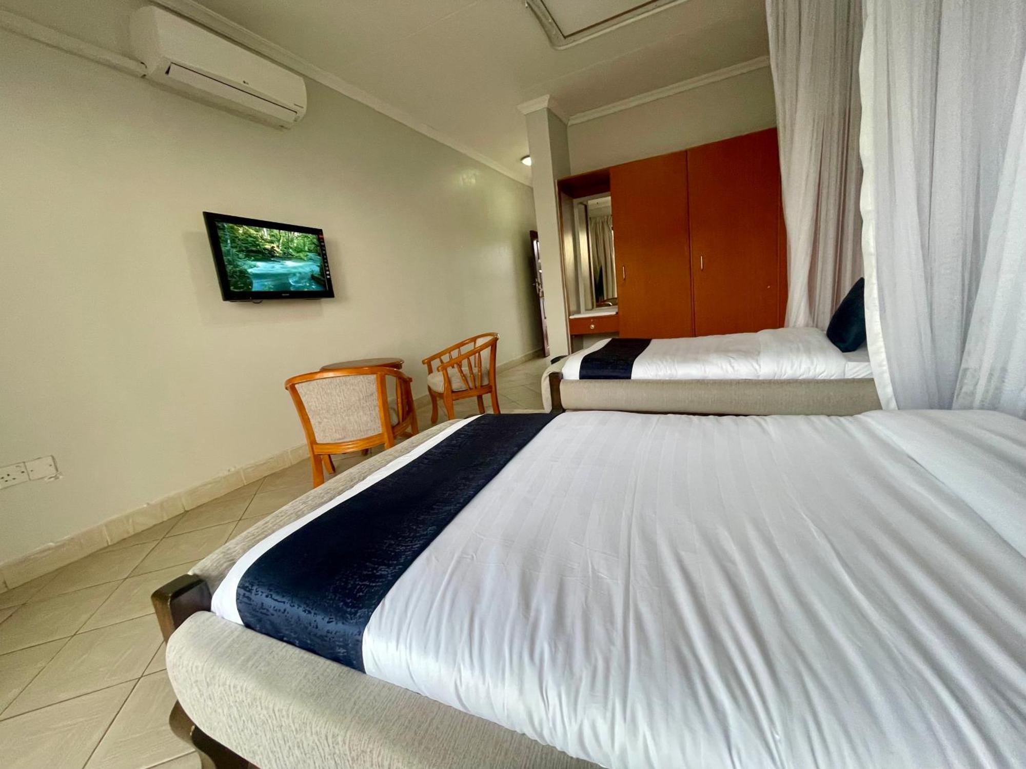 Iman Hotel Isiolo Bagian luar foto