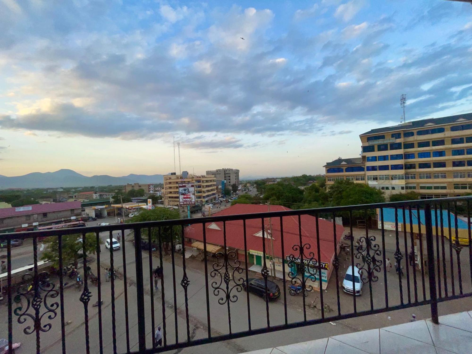 Iman Hotel Isiolo Bagian luar foto